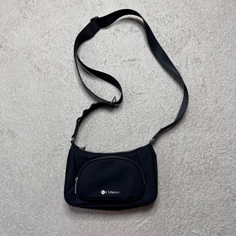 Lululemon Crossbody 2L